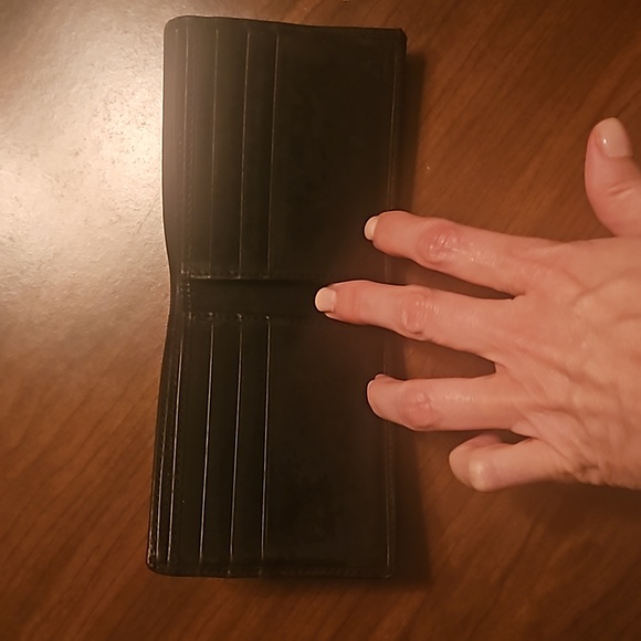 Gucci Men's Wallet in EUC - Picture 4 of 8